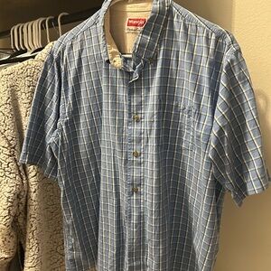 Wrangler Light Blue Plaid Short-Sleeve Button-Down Shirt